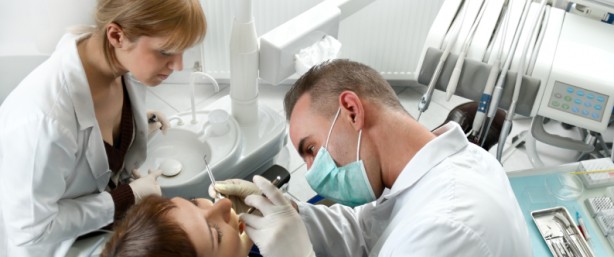 dentists-students-614x257.jpg