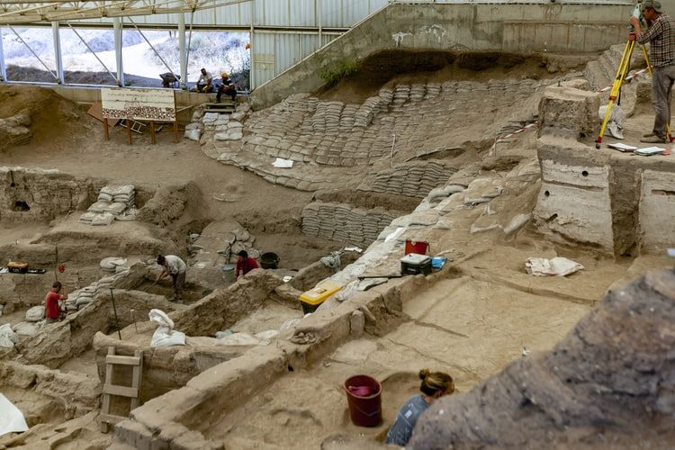 Community Archaeology Dig in Stoney Creek